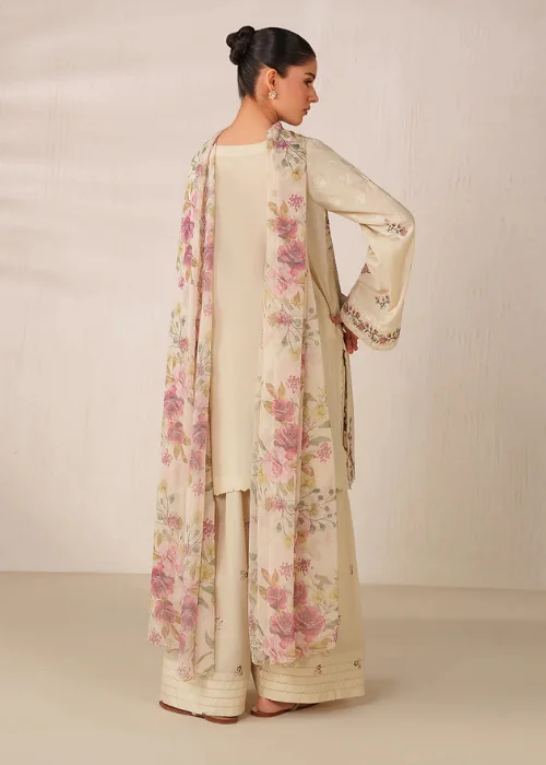 Timeless Pakistani fashion for women